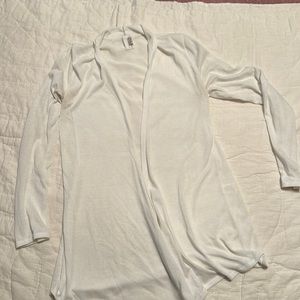 Francesca’s boutique white shawl/sweater